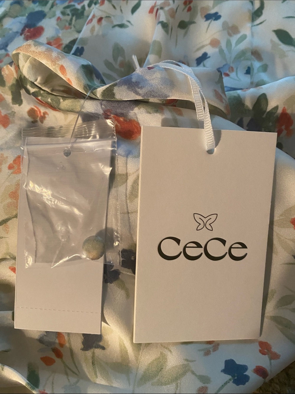 CECE NWT lined blouse size medium - Picture 7 of 9